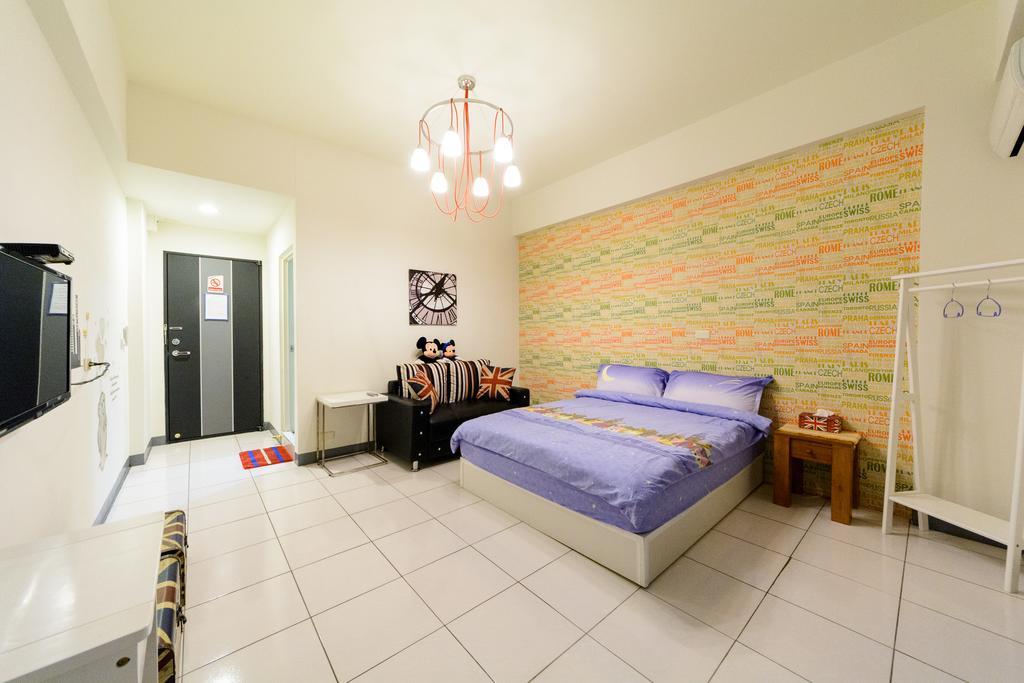 Play House Hotel Tainan Bagian luar foto