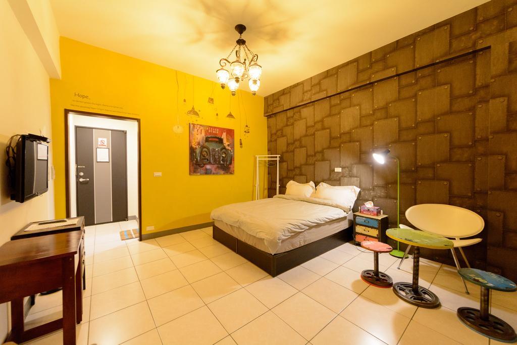 Play House Hotel Tainan Bagian luar foto
