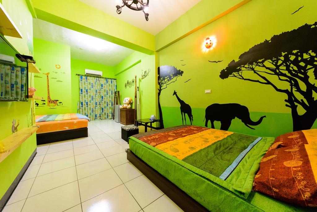 Play House Hotel Tainan Bagian luar foto