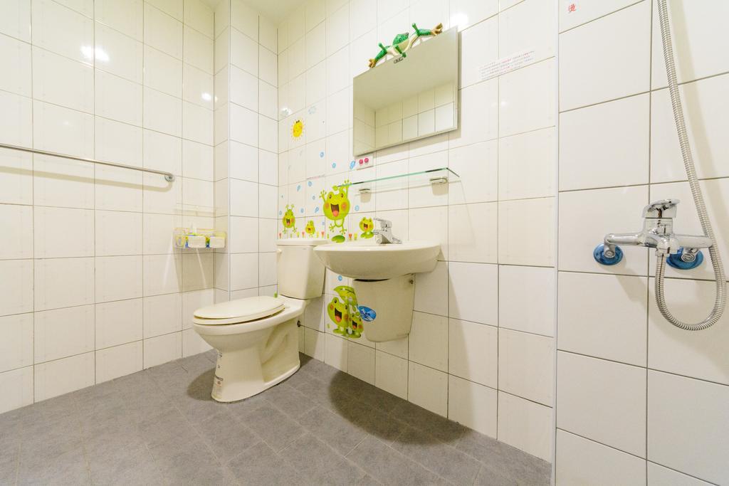 Play House Hotel Tainan Bagian luar foto