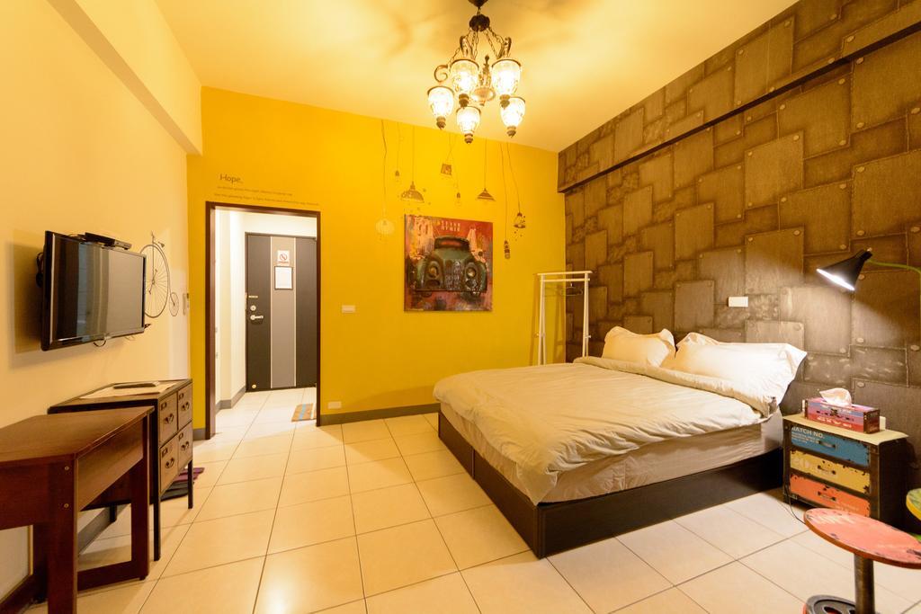 Play House Hotel Tainan Bagian luar foto